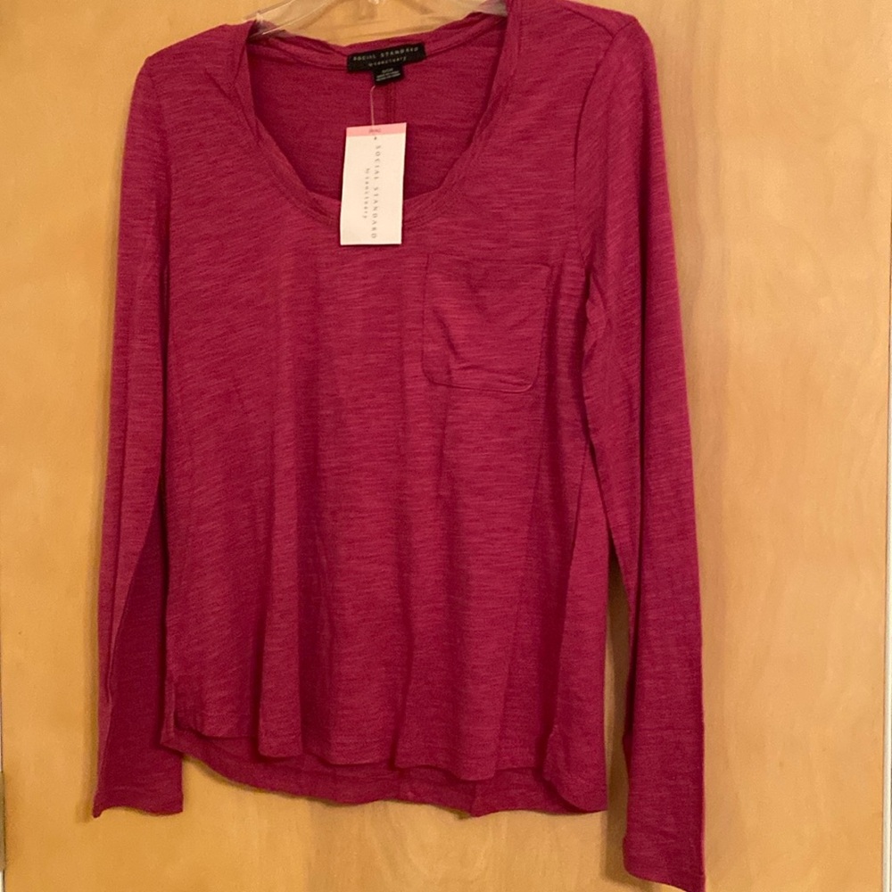 - Social Standard by Sanctuary NWT Size small long sleeve tee